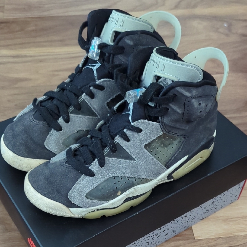 WORN - Nike Air Jordan 6 Retro - Size 6.5 Women's